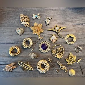 Lot Vintage Gold Tone Brooches Pins